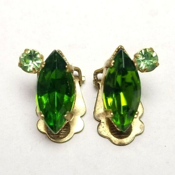 Vintage Green Rhinestone Marque Shape Clip On Earrings, Gold Tone Setting, 60s - Picture 1 of 6